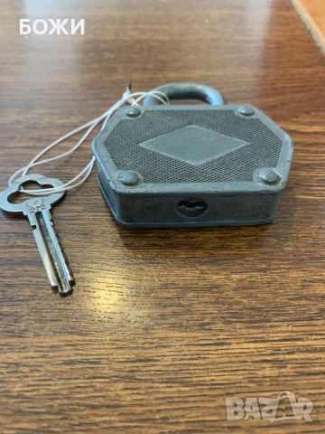 Ретро метален катинар с оригинален ключ, снимка 2 - Антикварни и старинни предмети - 51233838