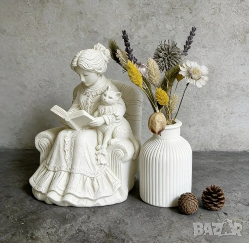 Молд жена с котка