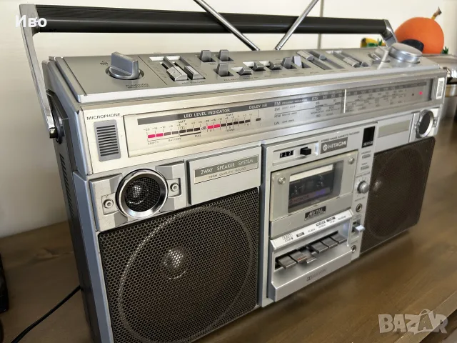Hitachi TRK-8290E Ретро Радиокасетофон Boombox от 80-те, снимка 2 - Радиокасетофони, транзистори - 56235111