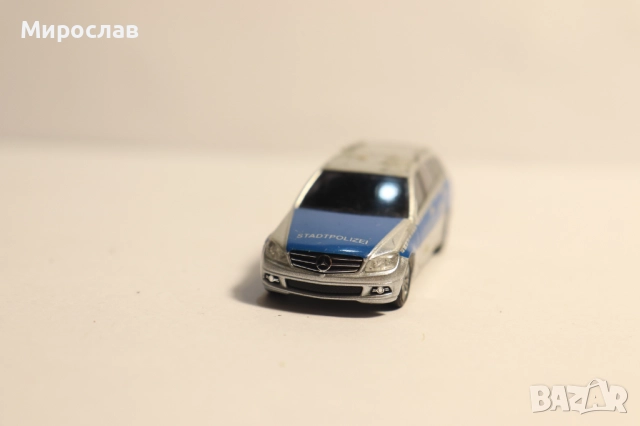 BUSCH 1:87 H0 MERCEDES POLICE ПОЛИЦИЯ КОЛИЧКА МОДЕЛ, снимка 3 - Колекции - 52967485