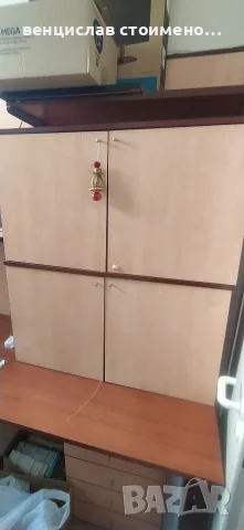 Продавам запазени шкафове витрини 