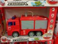 Детска играчка пожарна кола пръскаща вода - със звук и светлини - 24 см., снимка 2
