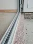Продавам бяла алуминиева входна врата с термомост, странична витрина и PVC прозорец, снимка 6