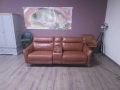 Кафяв кожен диван голяма двойка с електрически релаксиращ механизъм, снимка 1