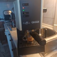 Кафе машина Гаджия с ръкохватка с крема диск, работи отлично и прави хубаво кафе , снимка 3 - Кафемашини - 36025370