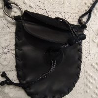 Малка черна кожена чанта кросбоди - Antonello Serio , снимка 7 - Чанти - 40913657