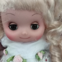 Красива пееща кукла  с батерии , снимка 1 - Кукли - 36178831