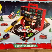 Детски календар с коли и гараж - Dickey Toys, снимка 2 - Коли, камиони, мотори, писти - 39669801