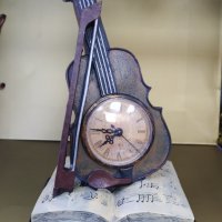 Декорация музикални инструменти- Цигулка часовник върху книга с ноти , снимка 1 - Декорация за дома - 41145031