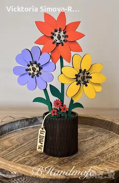 Дървени саксийка с цветенца, снимка 1