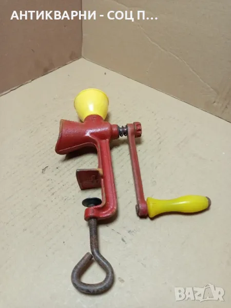 Стара Румънска Мелачка За Подправки., снимка 1