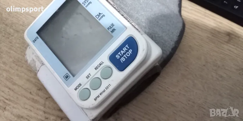 апарат за кръвно работещ с и зареден батерии за мерене на китката, снимка 1