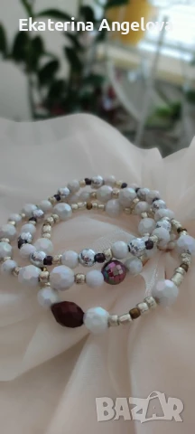 Летни гривни от мъниста бохо бяло черни синьо хендмейд ластични, снимка 8 - Гривни - 50588671