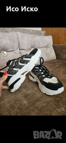 Дамски модерни кецове 