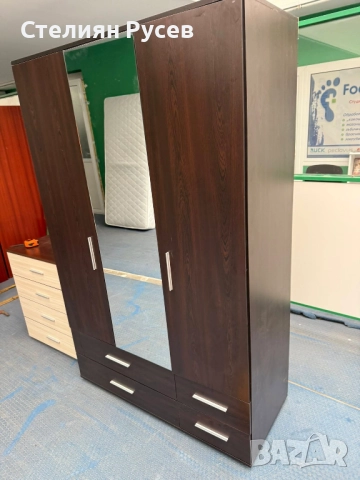 241233  трикрилен MDF МДФ гардероб с огледало 185/120см цена 220 лв или 112.18 евро -185см висок, 12, снимка 2 - Гардероби - 52891840