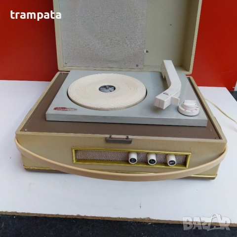 НАЙ ДОБРАТА ОФЕРТА Ретро грамофон RFT Phonomatic 