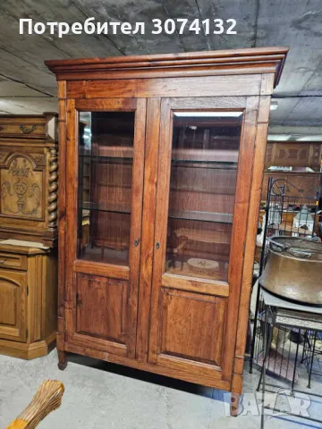 Витрина библиотека изработена изцяло от масив