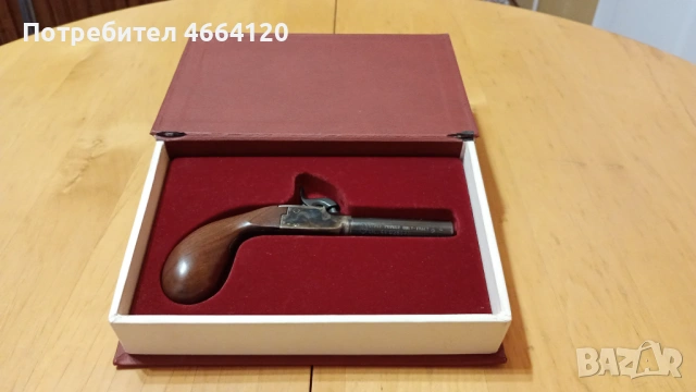 Копие на ,,Деринджър" Лиеж- Белгия,Кал.44.Към него са тайник- книга и ключ с двойно предназначение. , снимка 2 - Бойно оръжие - 53141862