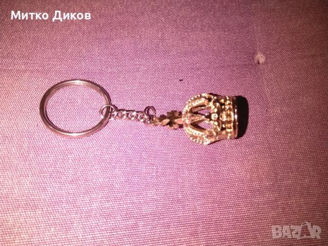 Метален ключодържател корона с кръстче нов, снимка 2 - Колекции - 53071271