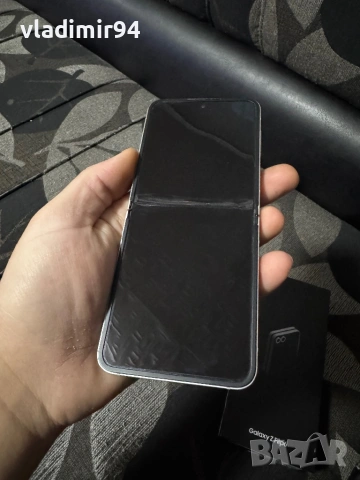 Samsung Galaxy Z Flip 6, снимка 9 - Samsung - 53419452
