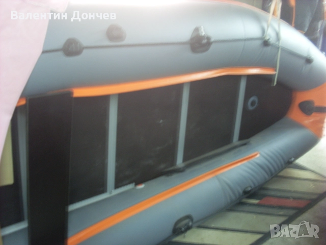 продавам чисто нова лодка колибри 3.60м с двигател меркури-8кс