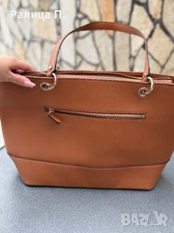 Голяма дамска чанта GUESS, снимка 5 - Чанти - 51883843
