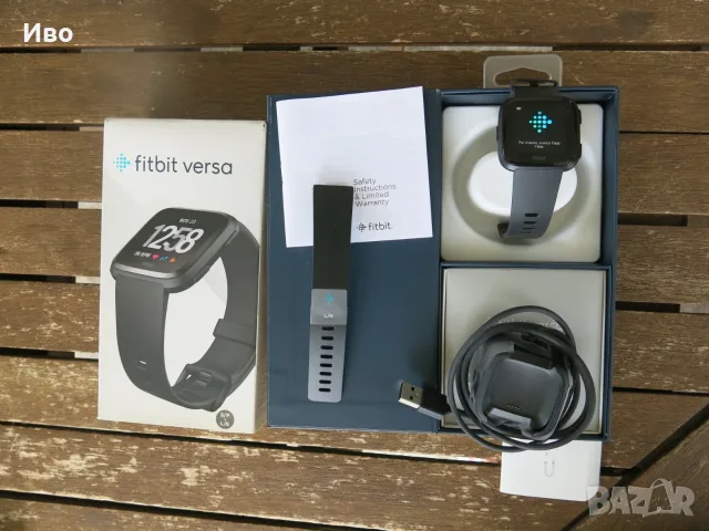Спортен смарт часовник Smartwatch Fitbit Versa, Черен