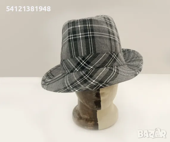 Дамска шапка сиво каре, снимка 2 - Шапки - 48618028