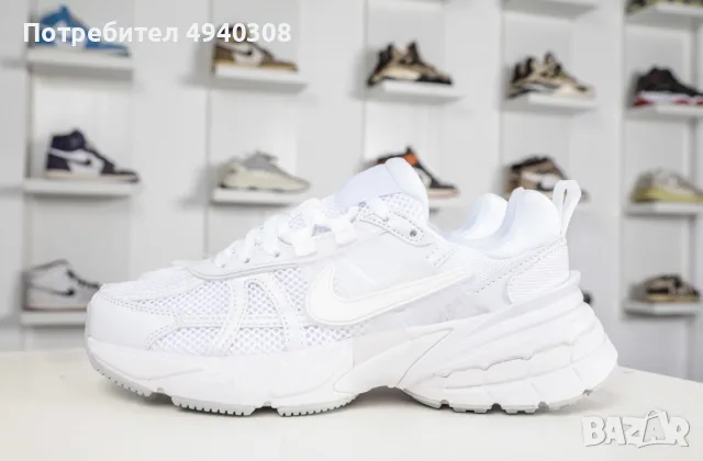 Дамски обувки NIKE V2K RUN, снимка 2 - Маратонки - 55972608