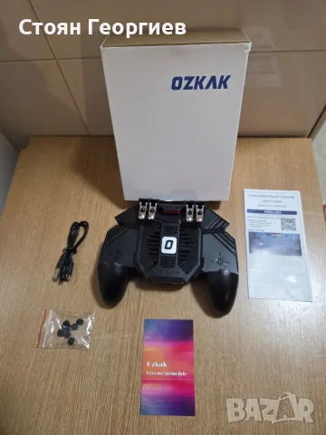 Мобилен геймпад Ozkak (модел AK77) с вентилатор за охлаждане.Вграденият охлаждащ вентилатор 