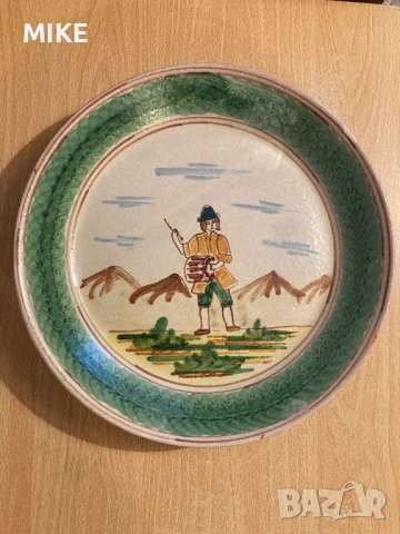 Декоративна чиния за стена