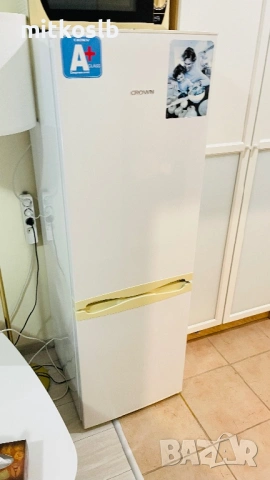 Хладилник със фризер 
