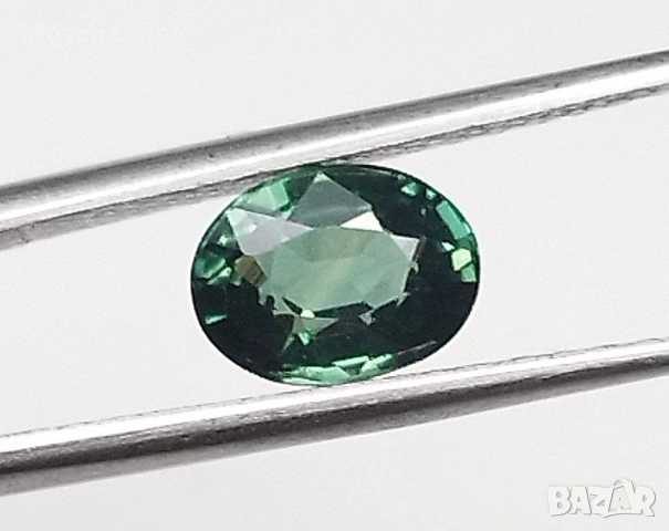 Естествен сапфир в искрящ зелен цвят 0.94кт.! Сертифициран! нов!, снимка 2 - Други - 53385224