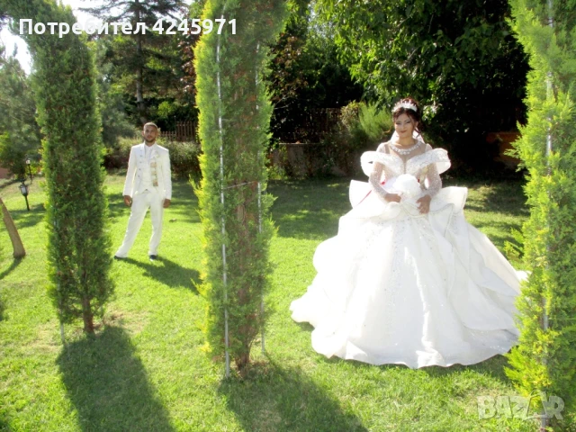 Роклята е нова продава се носена е само 3.4 часа С.М размер (0893950055)Facebook -Салим Дамла , снимка 1