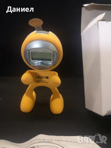 Настолен електронен часовник , снимка 2 - Антикварни и старинни предмети - 49263738