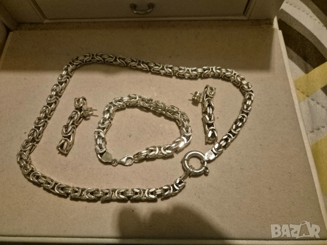 Последно и го свалям от обявите  масивен сребърен комплект