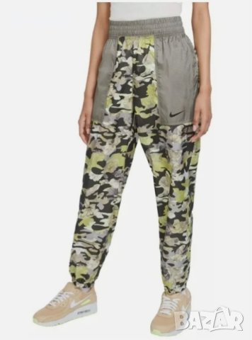 Nike Sportswear Floral Camo Joggers дамски S, снимка 10 - Спортни екипи - 44321612