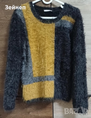 Дамски пухен пуловер, снимка 2 - Блузи с дълъг ръкав и пуловери - 52448321