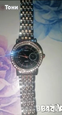 Златист Дамски Часовник с Камъни Нов , снимка 2 - Дамски - 50471241