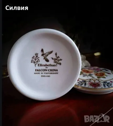 Красива порцеланова кутийка , снимка 4 - Антикварни и старинни предмети - 55853186