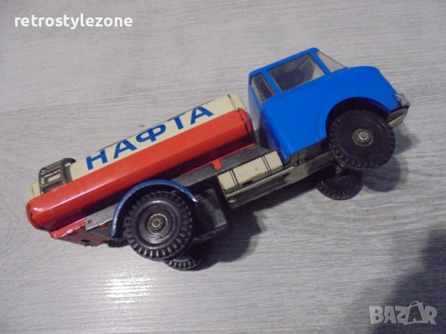 № 8523 Стара детска играчка – камион цистерна „НАФТА“, снимка 4 - Други ценни предмети - 53785849