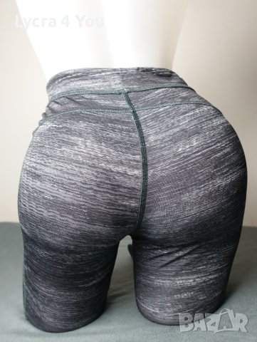 S сиво клинче Adidas с дължина под коляното, снимка 1