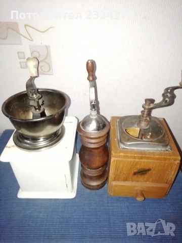 Стари ръчни мелачки за кафе и подправки, от различни години и държави. , снимка 14 - Антикварни и старинни предмети - 52128689