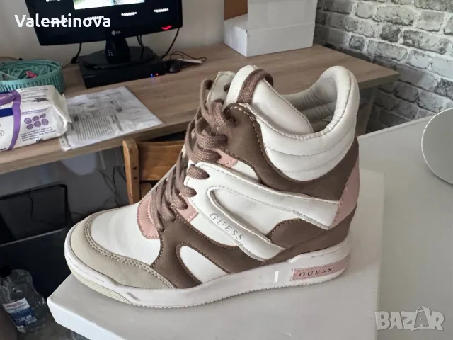 Guess със скрита платформа, снимка 7 - Кецове - 50336642