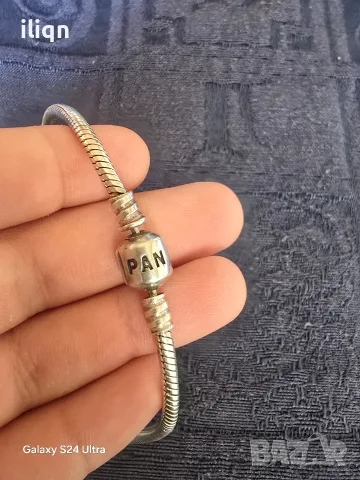 Масивна Сребърна гривна. ,,PANDORA" тип змийска верижка. Оригинал. Талисман е с надпис PANDORA, а др, снимка 2 - Гривни - 56140154