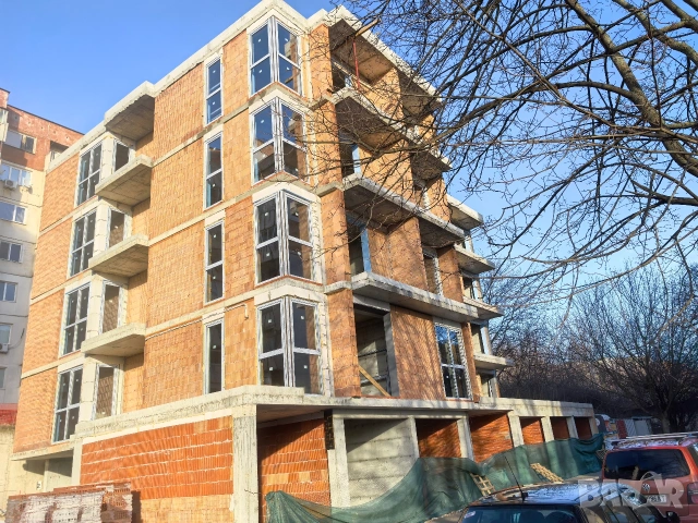 тристаен тухлен апартамент с парко мястото , снимка 10 - Апартаменти - 52549263