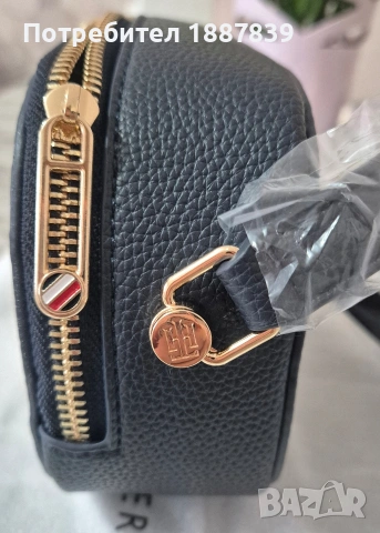 Дамска тъмно-синя чантичка Tommy Hilfiger, снимка 6 - Чанти - 53860603