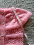 Бебешко ръчно плетено комплектче - елеченце и терлички, снимка 2