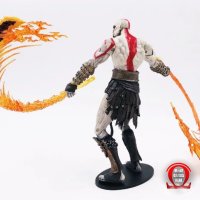 Екшън фигурa God of War - Kratos with Flaming Blades of Athena, снимка 4 - Аксесоари - 39933857