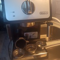 Кафе машина Делонги с ръкохватка с крема диск и 3 броя цедки, работи отлично , снимка 4 - Кафемашини - 39592279